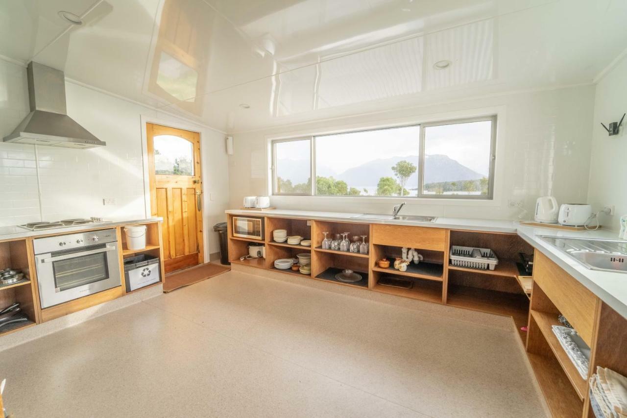 Lone Moose Backpackers Hostel Te Anau Exterior photo